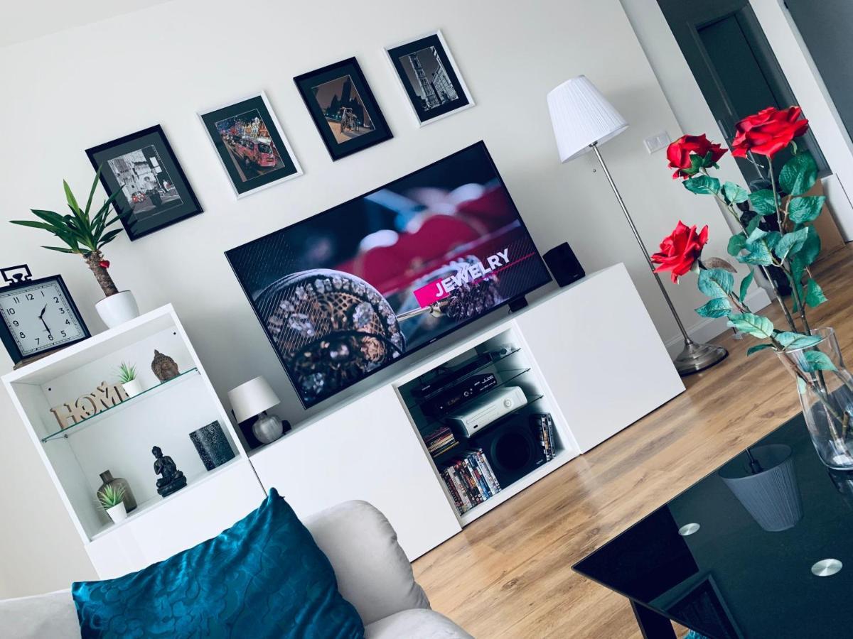 E1 Luxury Oldtown Apt - 2X Parking, Foodstore, Pcscreen, Netflix, Unlimited Music, Crib, Babychair, Fastwifi, Aircon Кошице Екстер'єр фото