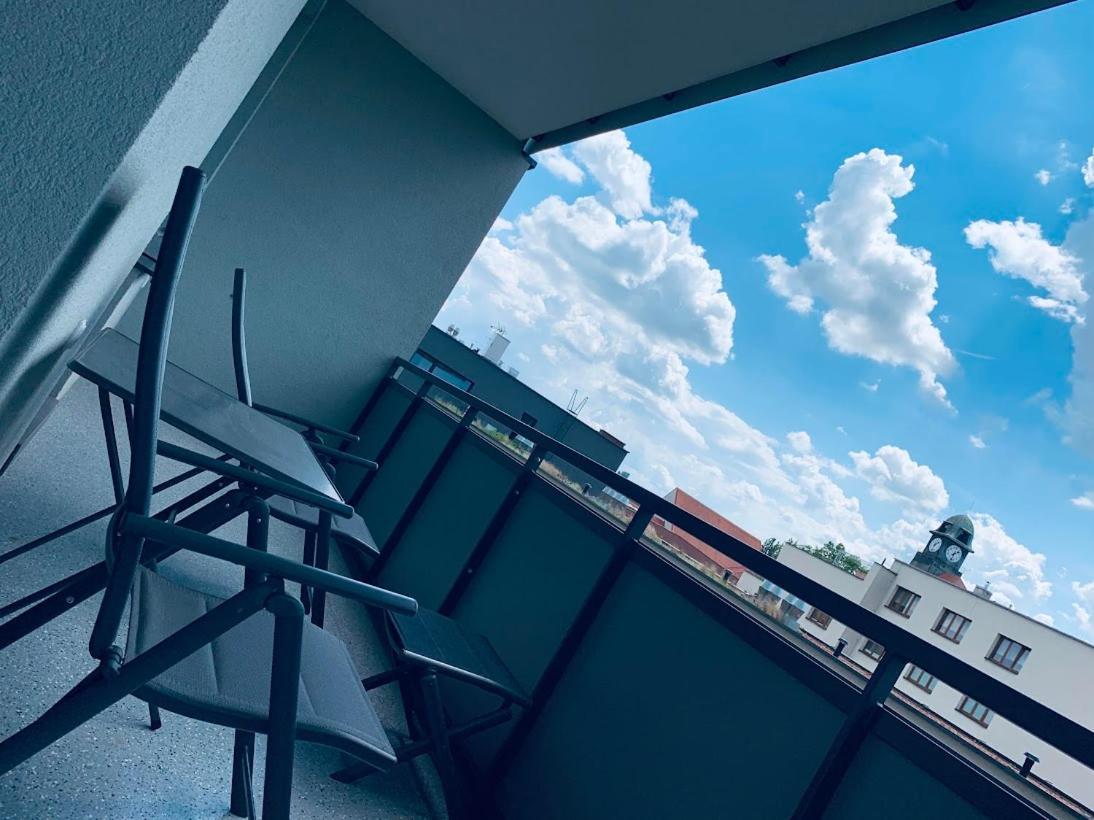 E1 Luxury Oldtown Apt - 2X Parking, Foodstore, Pcscreen, Netflix, Unlimited Music, Crib, Babychair, Fastwifi, Aircon Кошице Екстер'єр фото