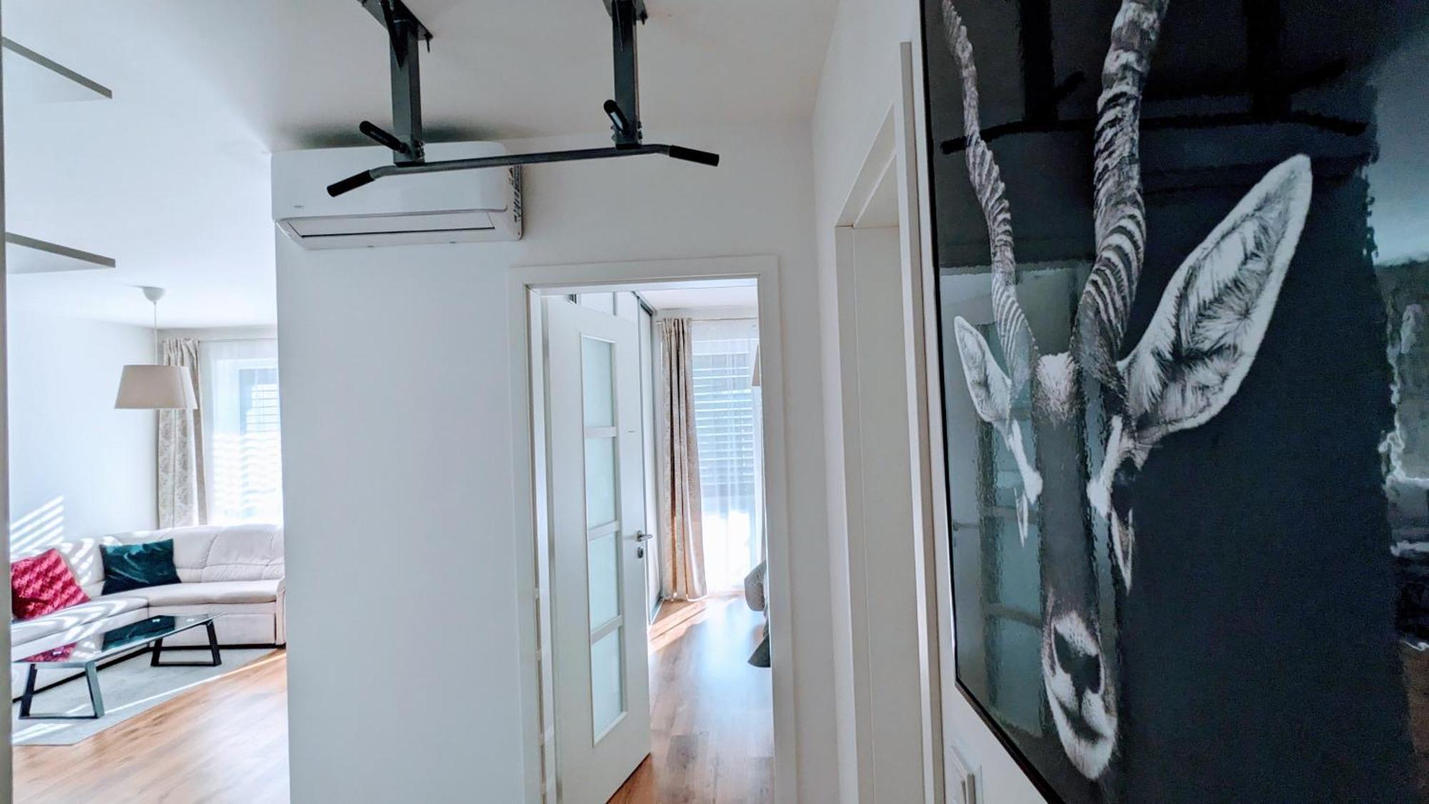E1 Luxury Oldtown Apt - 2X Parking, Foodstore, Pcscreen, Netflix, Unlimited Music, Crib, Babychair, Fastwifi, Aircon Кошице Екстер'єр фото