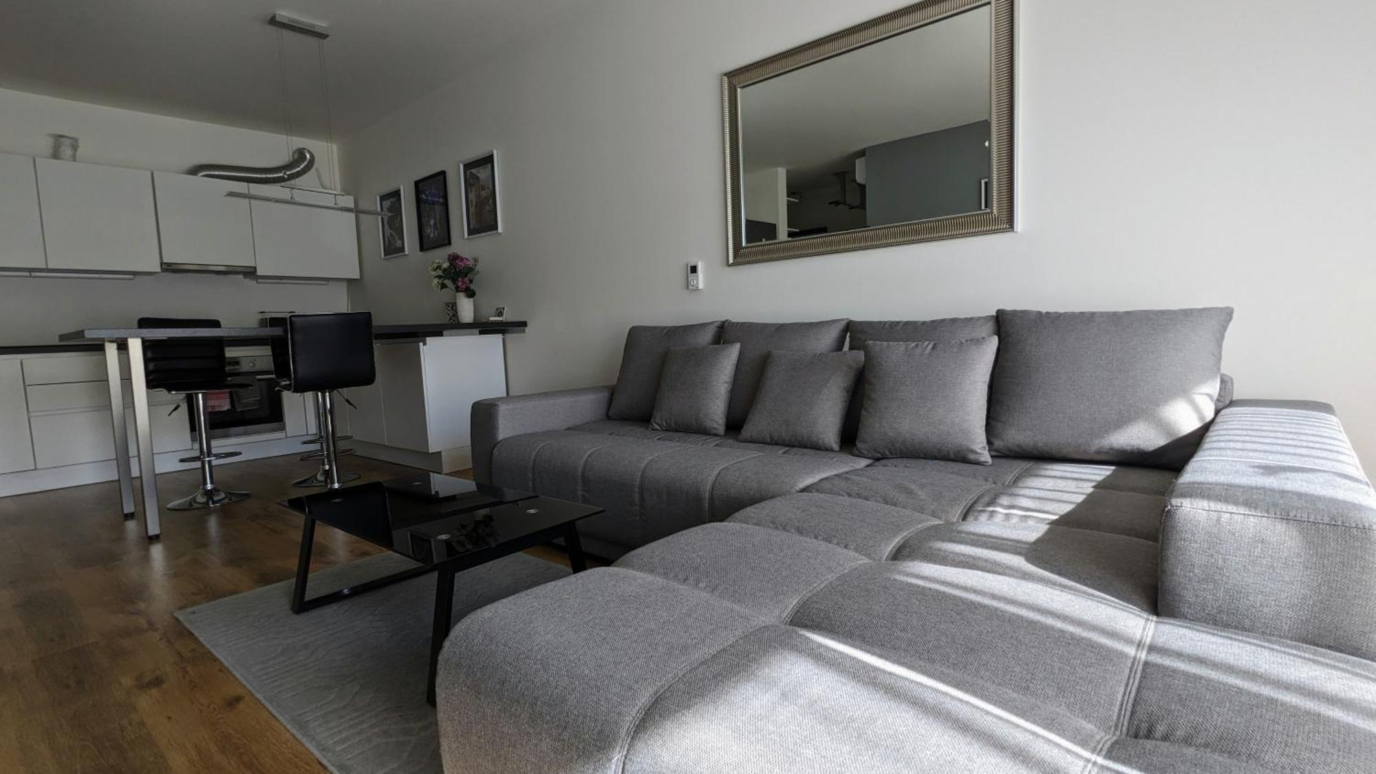 E1 Luxury Oldtown Apt - 2X Parking, Foodstore, Pcscreen, Netflix, Unlimited Music, Crib, Babychair, Fastwifi, Aircon Кошице Екстер'єр фото