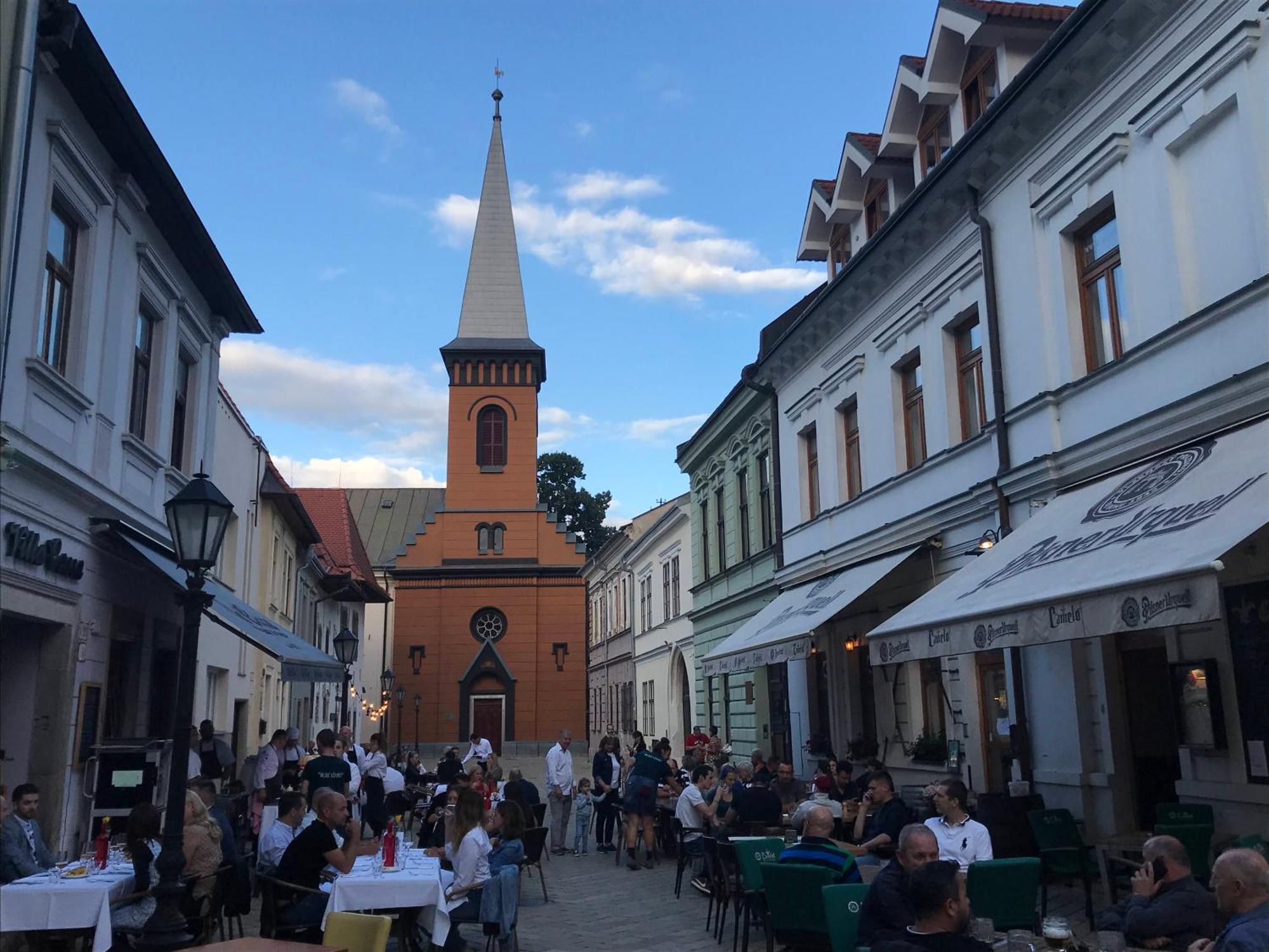 E1 Luxury Oldtown Apt - 2X Parking, Foodstore, Pcscreen, Netflix, Unlimited Music, Crib, Babychair, Fastwifi, Aircon Кошице Екстер'єр фото